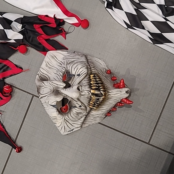 Sinister Jester Costume Medium - Picture 5 of 5